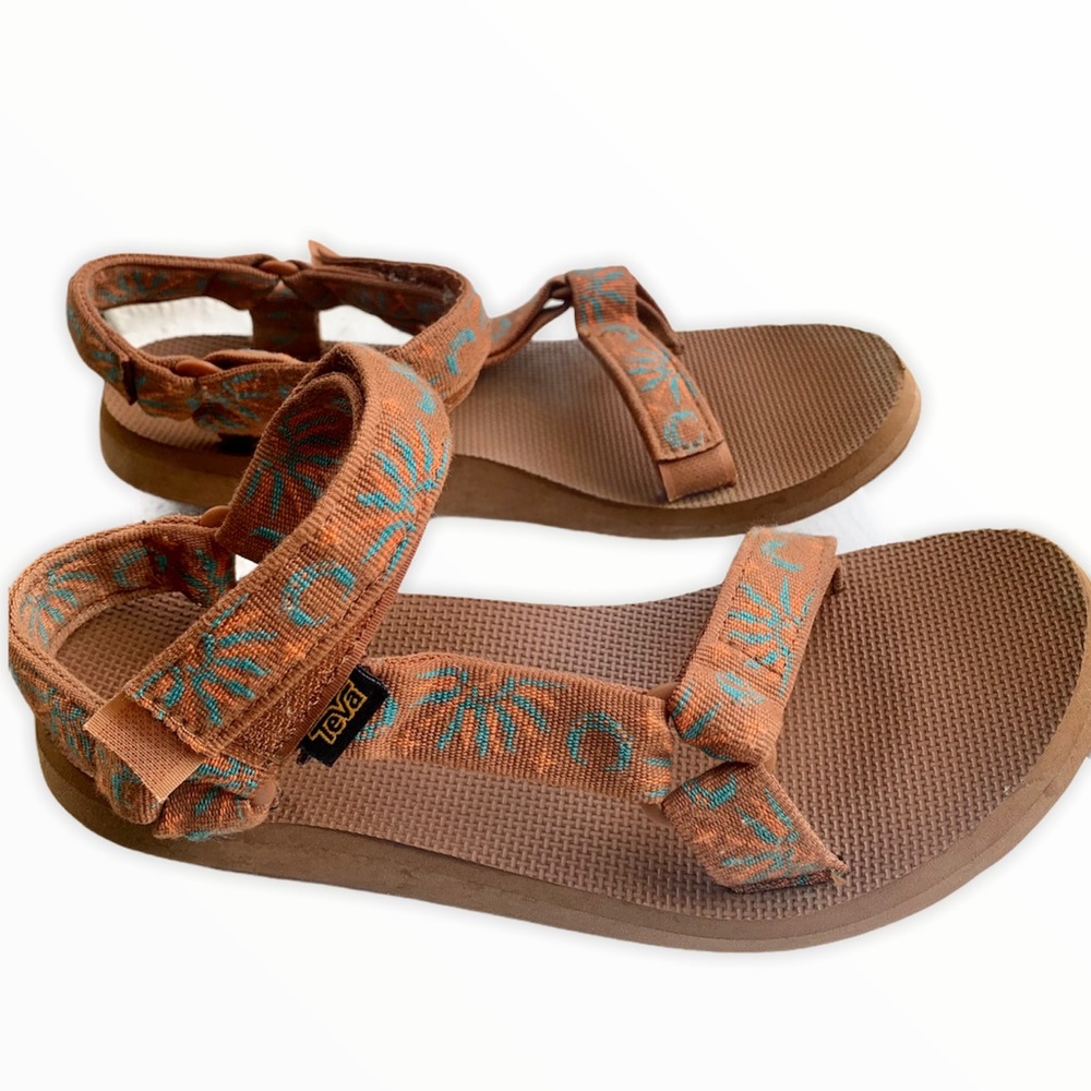 Women’s Sun And Moon Caramel Tevas Sandals 6
